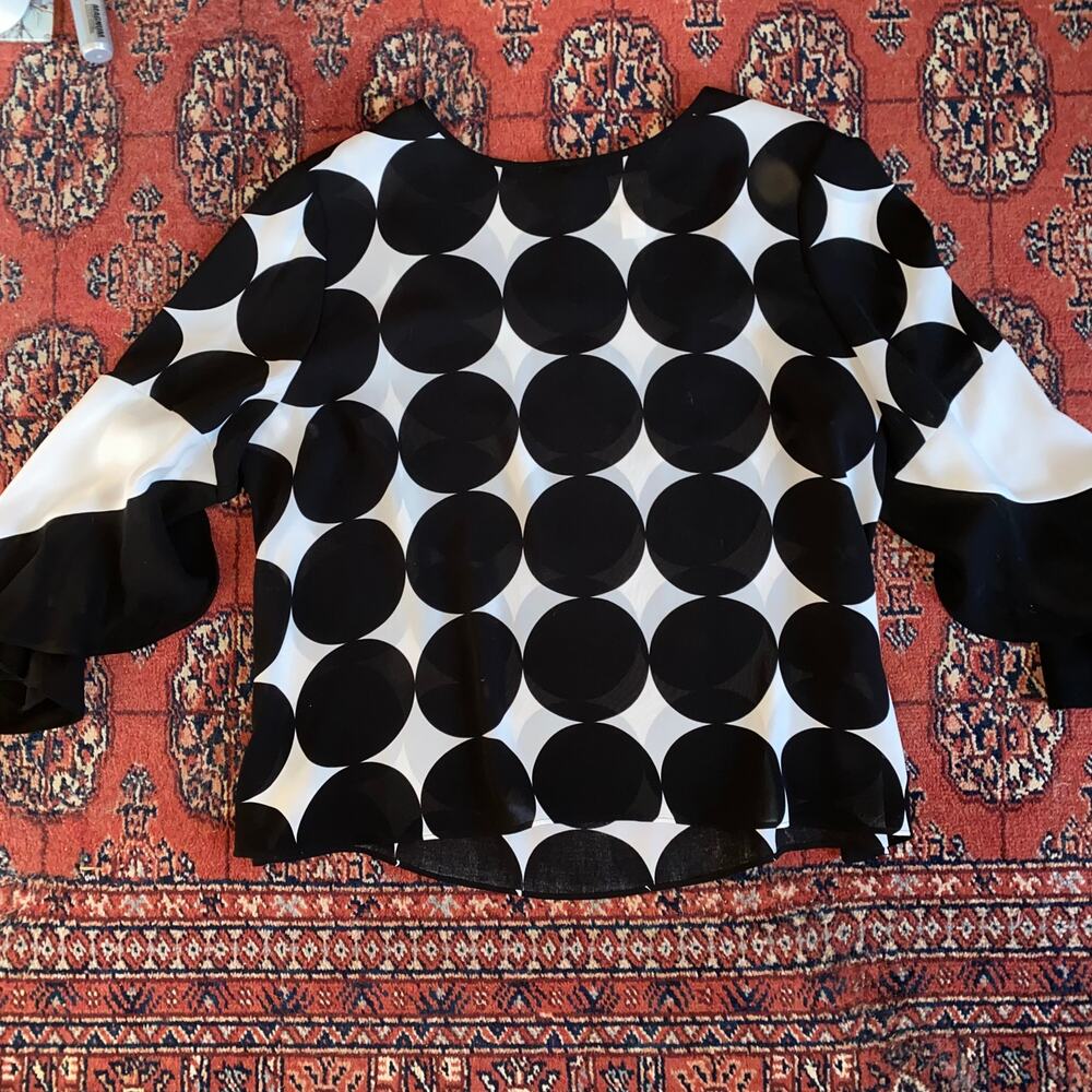 Chico's Size 3 Elegant Black and White Circle Print Blouse Bell Sleeves FLAWLESS